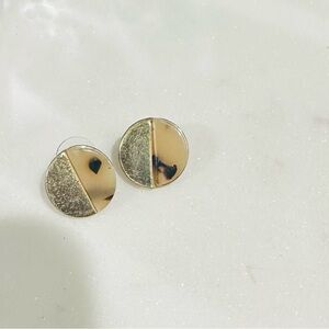 Tortoise and gold studs